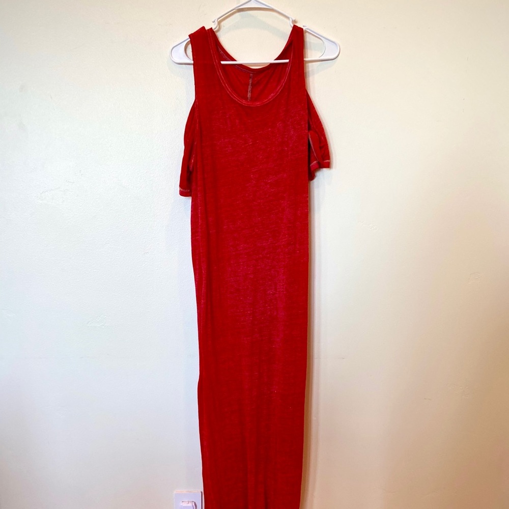 Cold-shoulder maxi dress